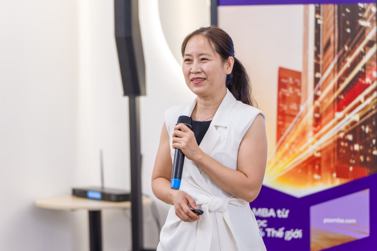 Bà Lê Thị Hồng Thắm tại hội thảo MBA Talk #77.