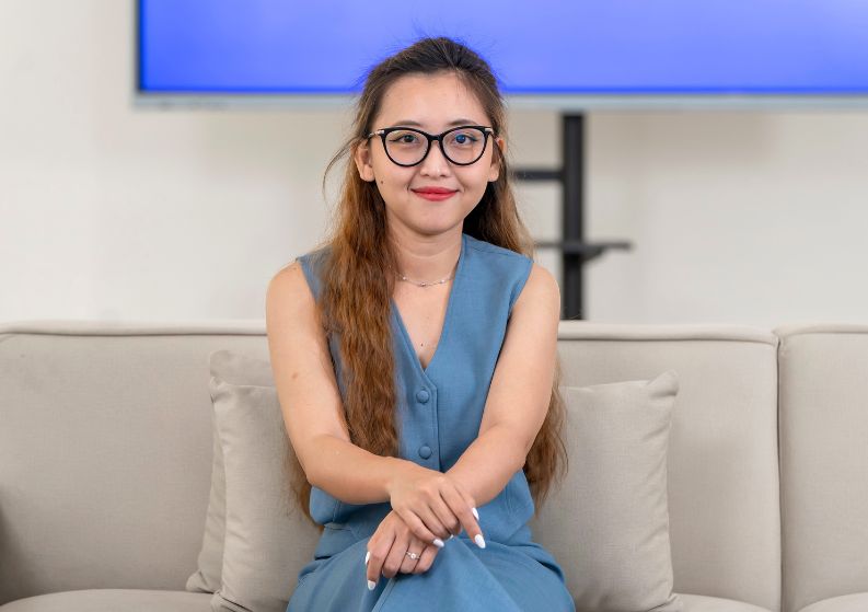 Chị Uyên Nguyễn, Senior Account Director, Dentsu Creative Vietnam, học viên MBA tại Đại học Western Sydney khóa 2022 chia sẻ tại sự kiện MBA Meetup do Viện ISB phối hợp với Đại học Western Sydney tổ chức.