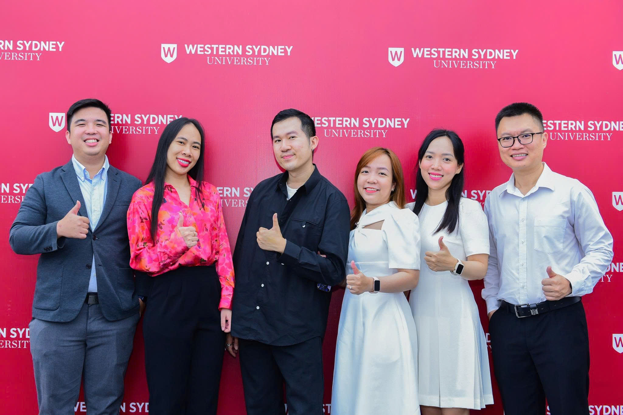 Anh Tuấn và chị Phượng cùng các bạn học viên MBA Talent khóa 2023 tham gia sự kiện của Western Sydney University (Nguồn: PSO).