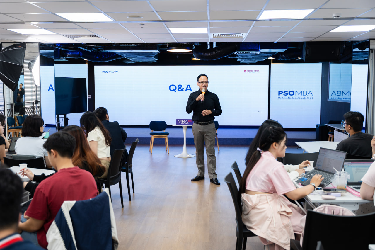 Fin Talks: Chiến lược huy động vốn tại thị trường Việt Nam 1 Diễn giả Lê Quốc Trung chia sẻ với học viên PSO MBA (Nguồn: Hình ảnh từ sự kiện).