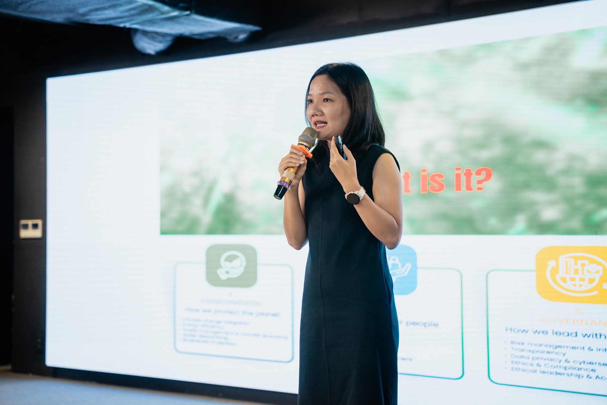 Chị Thiều Thị Hồng chia sẻ cùng học viên PSO MBA (Nguồn: Hình ảnh từ sự kiện).