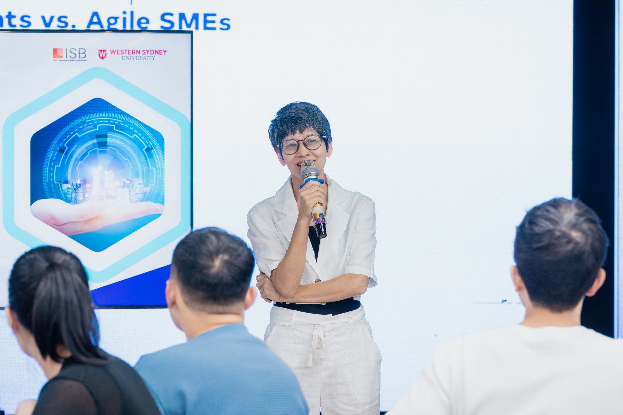 Tech Talks: 3 trụ cột phá vỡ data silos trong doanh nghiệp 1 Ms. Nguyễn Ngọc Thảo Hiếu - Solution Advisor EY Vietnam (Nguồn: PSO MBA).