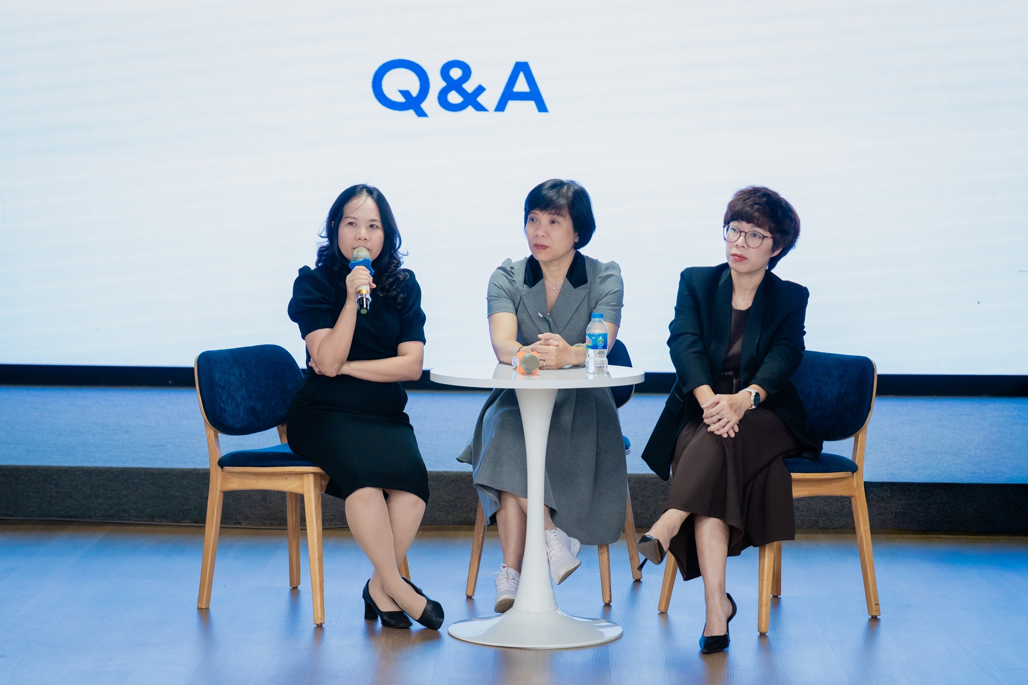 Các diễn giả chia sẻ cùng học viên PSO MBA trong series HR Talks (Nguồn: PSO).