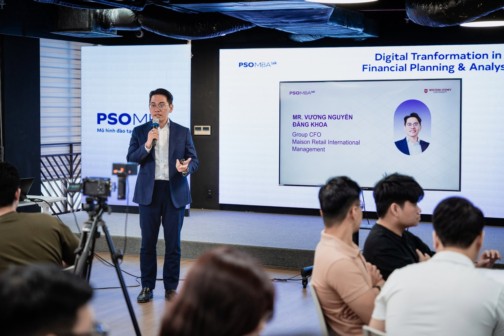 Fin Talks: Kế to&aacute;n nh&igrave;n chứng từ, T&agrave;i ch&iacute;nh nh&igrave;n tương lai