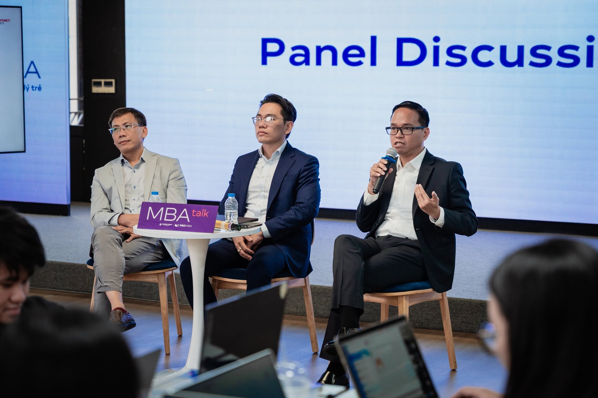 Fin Talks: Kế to&aacute;n nh&igrave;n chứng từ, T&agrave;i ch&iacute;nh nh&igrave;n tương lai